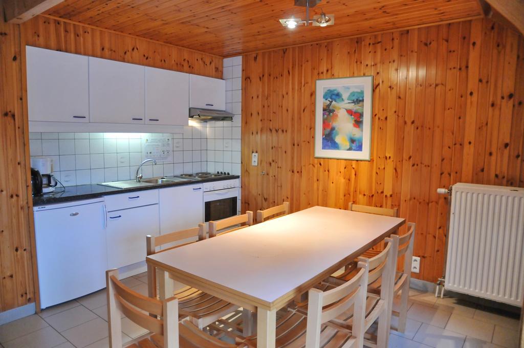 Les Doyards Hotell Vielsalm Rom bilde
